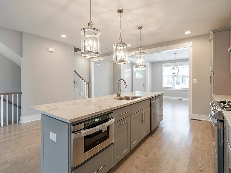 133 Garrett Ave — Photo 2