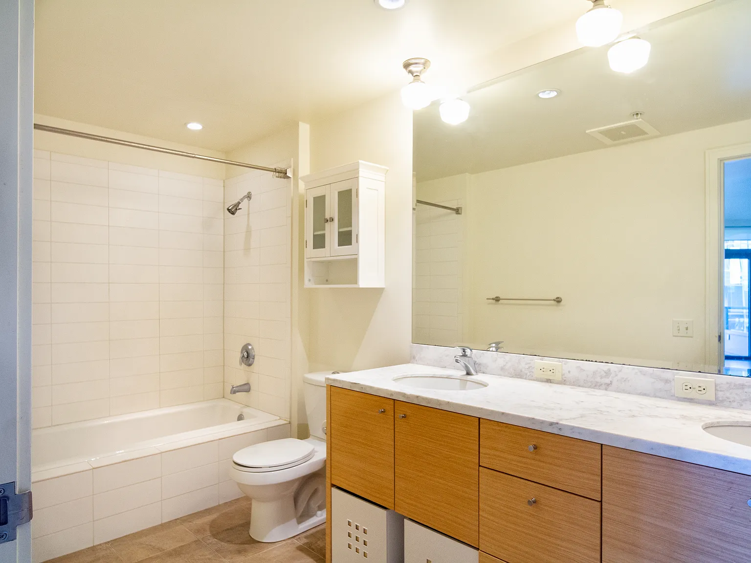 1 bed, 1207 sqft, $2,695 — Photo 3