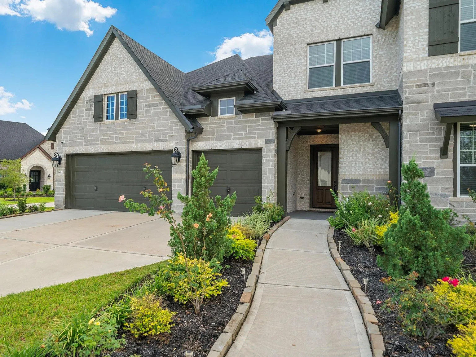 5 bed, 4.0 bath, 3850 sqft, $4,400 — Photo 4