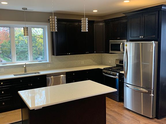 3rd image of 1472 W Balmoral Ave #2S
