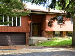 1608 Redpoll Ct, Naperville, IL 60565