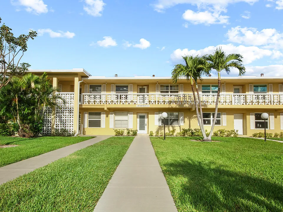 1001 Flame Vine Ave #202