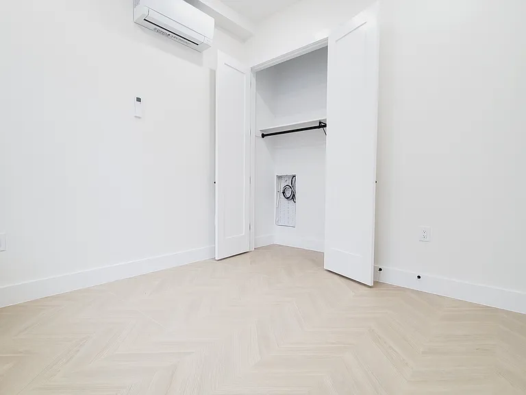 40 Lembeck Ave #105E — Photo 2