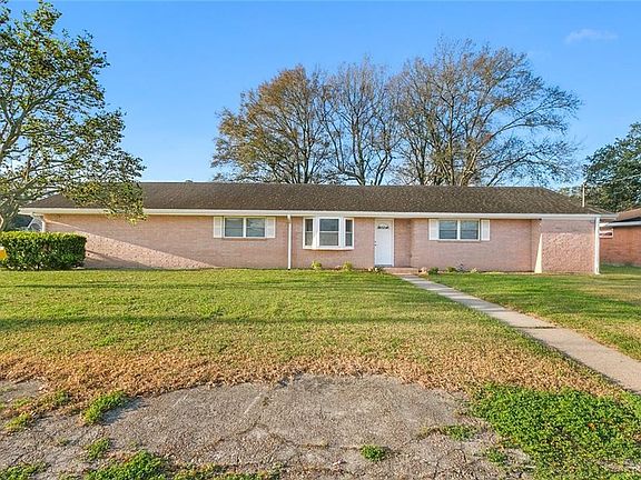2nd image of 115 Live Oak Dr