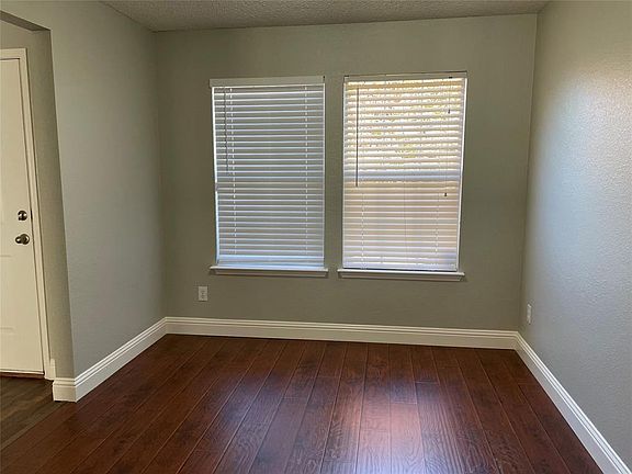 4th image of 1705 Crestwood Dr
