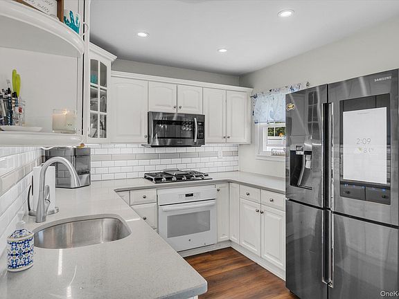 4th image of 92 Sequoia Way