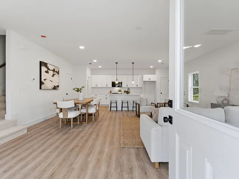 1024 Scenic View Ct — Photo 2