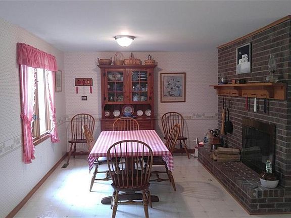 4th image of 553 Pin Oak Cir