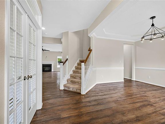 4th image of 904 Eunice Way