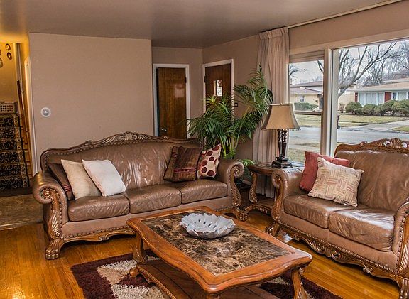 4th image of 140 Serena Dr