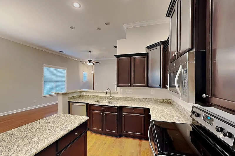 3 bed, 2.0 bath, 1500 sqft, $1,749 — Photo 4
