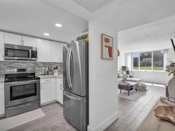 9431 Live Oak Pl, Davie, FL