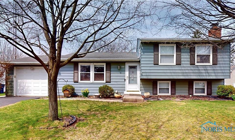 1st image of 220 Southwood Dr