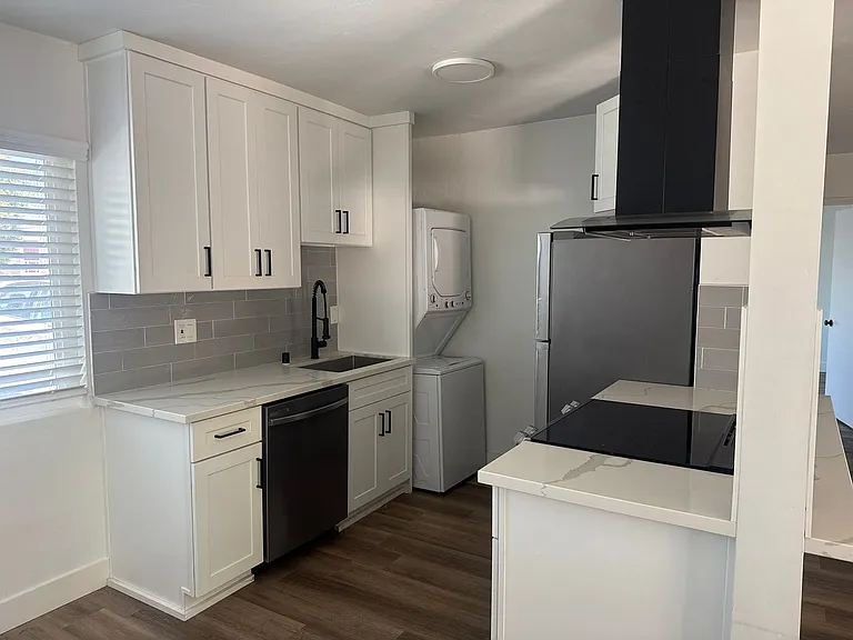 4542 Felton Ave — Photo 2