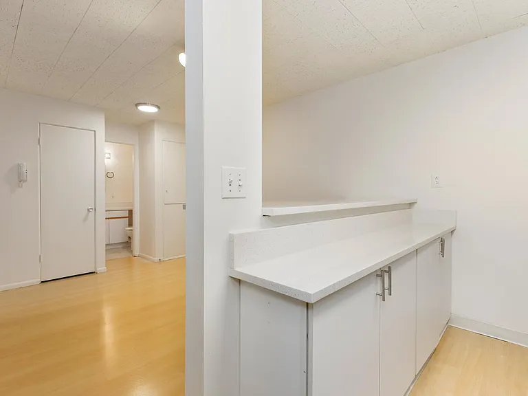 Seasons Apartments — Photo 5
