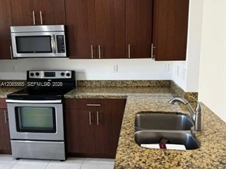 4017 SW 149th Ct #Townhouse 4017 — Photo 8