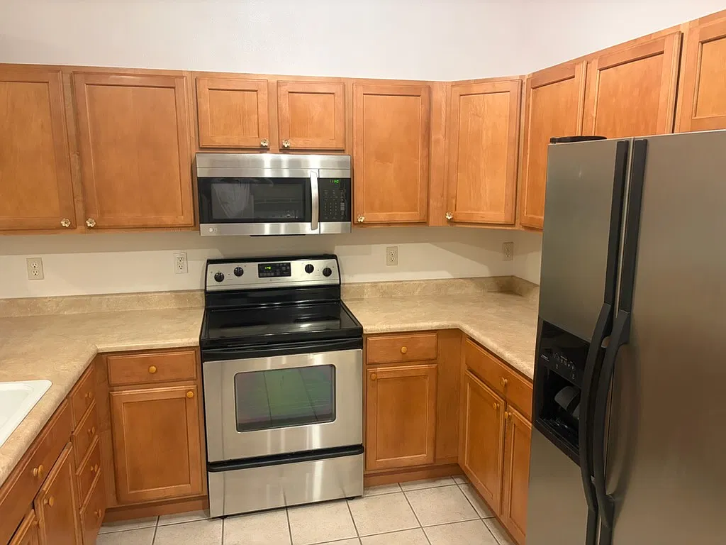 2 bed, 1132 sqft, $1,700 — Photo 3