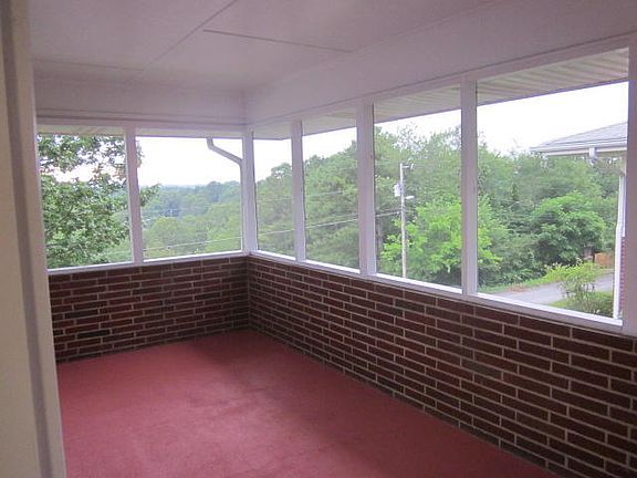 3rd image of 4808 Cordelia Ln
