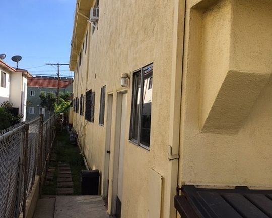 5th image of 4619 Lexington Ave APT 1