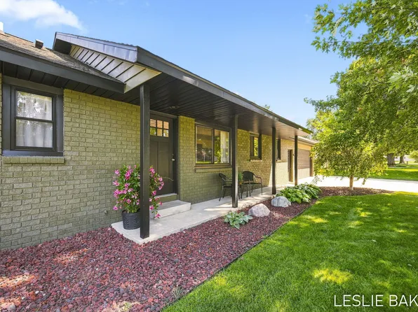 2666 Gay Paree Dr, Zeeland, MI 49464