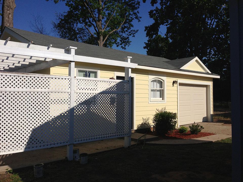 1 Bedroom/ 1 Bath with attached garage with automatic garage door.