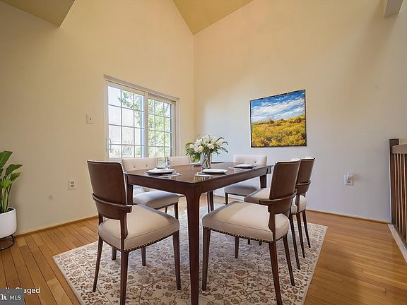 4th image of 15241 Larkspur Ln