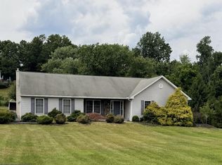 44 Beaver Valley Ct, Birdsboro, PA 19508