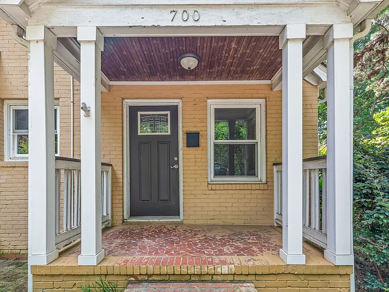 2301 Laburnum Ave — Photo 4