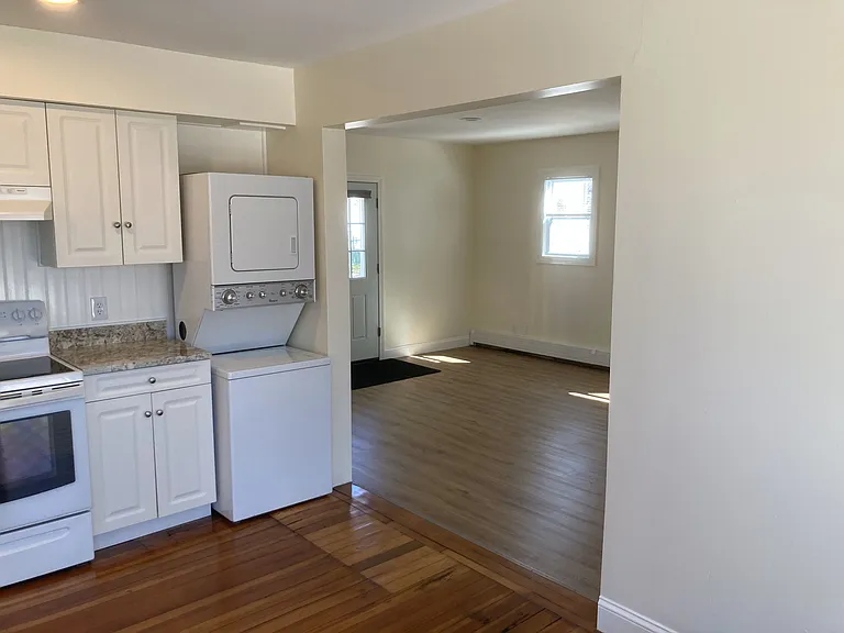 10 Narragansett Ave — Photo 7