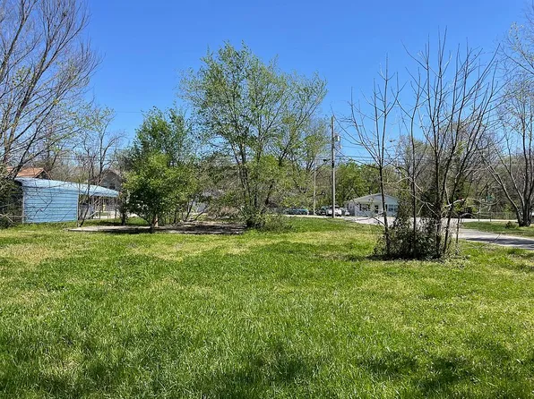 802 N C St, Rogers, AR 72756