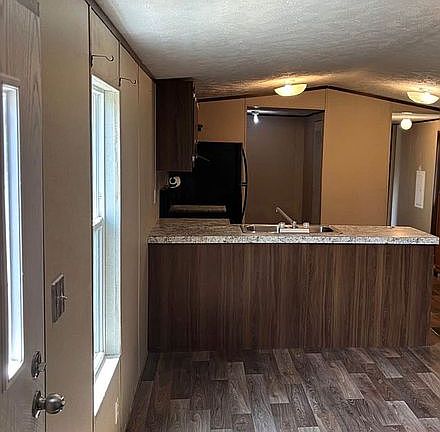 5th image of 260 N Stillwell Rd