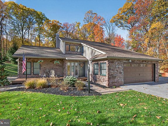 2nd image of 605 Laurel Ridge Rd