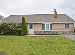 20 Hertzog Dr, Leola, PA 17540