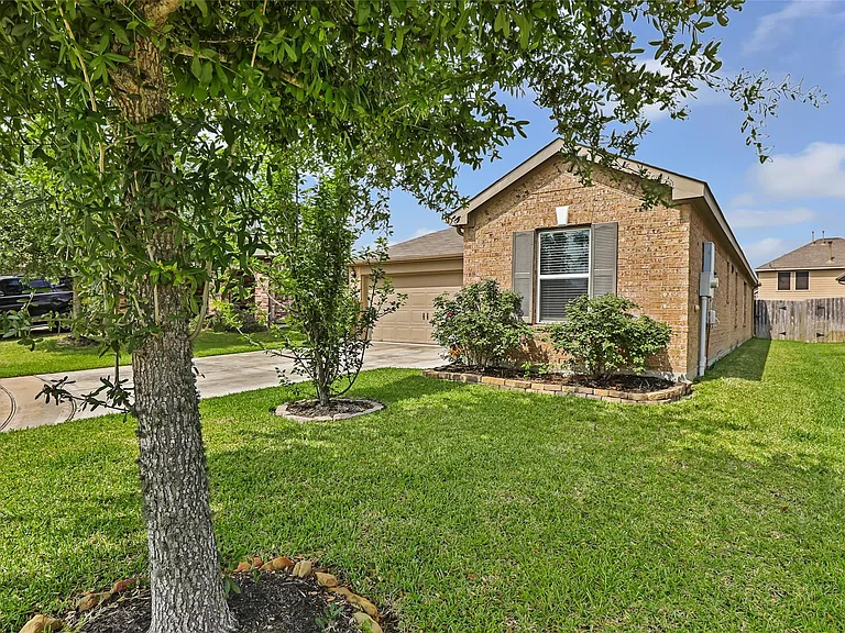 20805 Langworth Pl — Photo 1