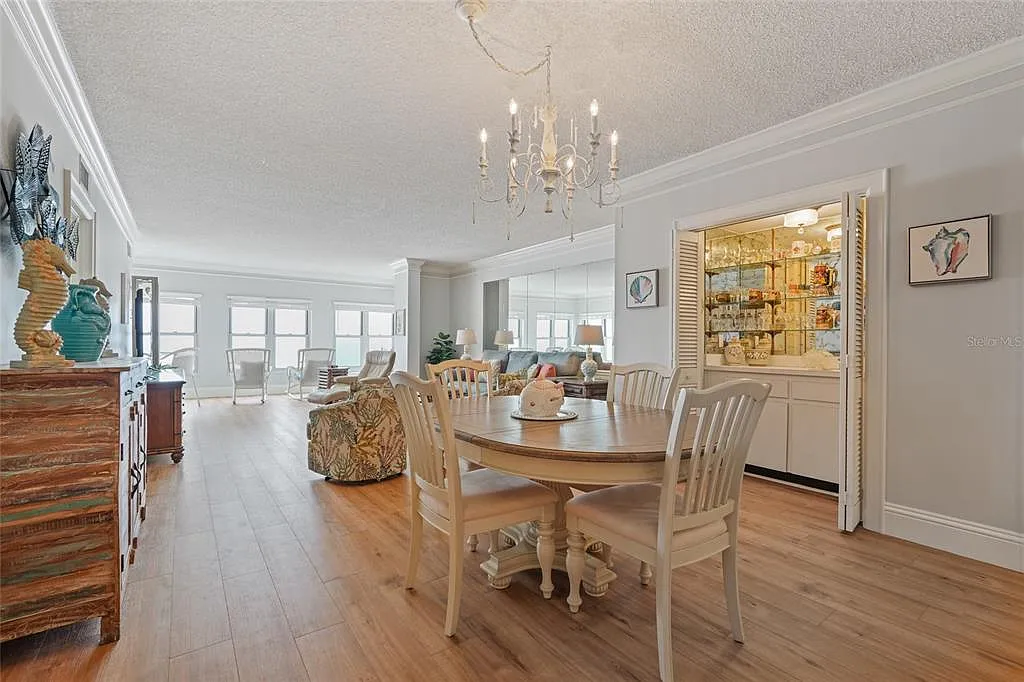 2 bed, 2.0 bath, 1360 sqft, $5,000 — Photo 4