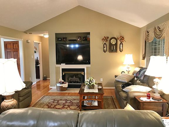 2nd image of 17 Bethany St #3
