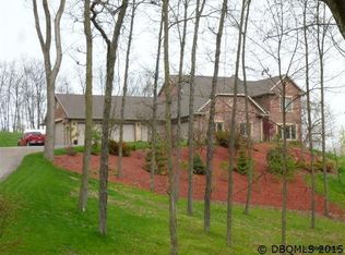8637 Harvest Ln, Dubuque, IA 52003