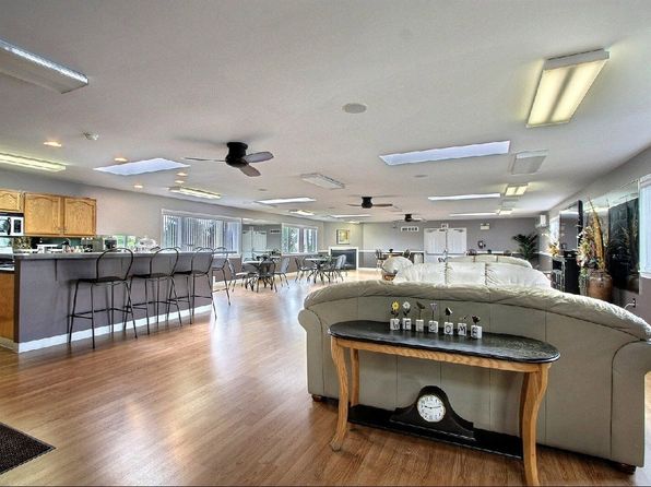 200 Governors Place At Waterf Rd #CW-163