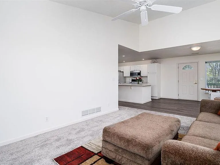 500-530 E Inman Pkwy — Photo 7