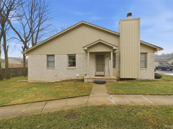 41781 King Edward Ct, Clinton Township, MI 48038