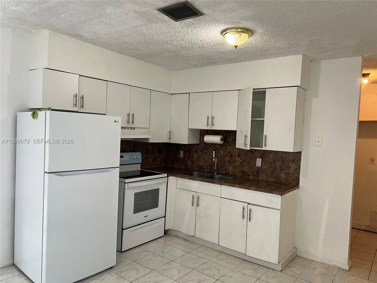 Building Photo - 6328 Pierce St #0