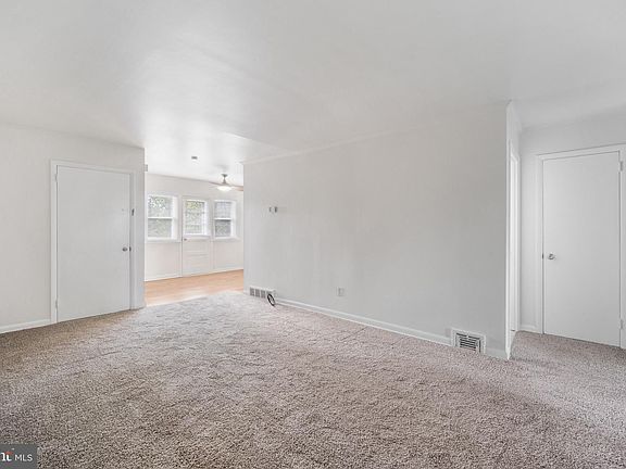 3rd image of 3232 Albemarle Ave