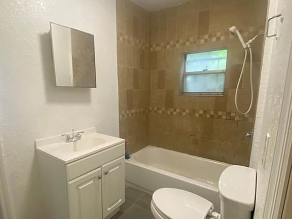 2nd image of 601 Whitehurst St