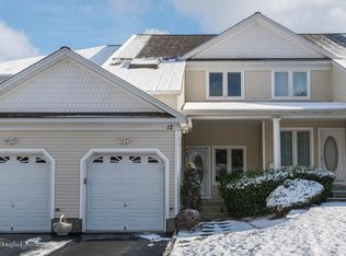 12 Lindbergh Cir, Huntington, NY 11743