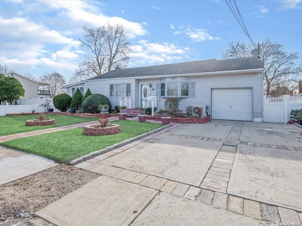 42 Clarke Street, Brentwood, NY 11717