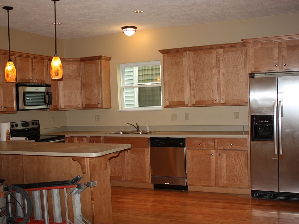 1st image of 638 College Avenue # First Floor