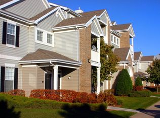 1220 S White Oak Dr APT 1027, Waukegan, IL 60085