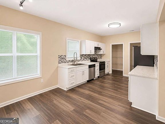 4th image of 2315 Lake Royale Dr
