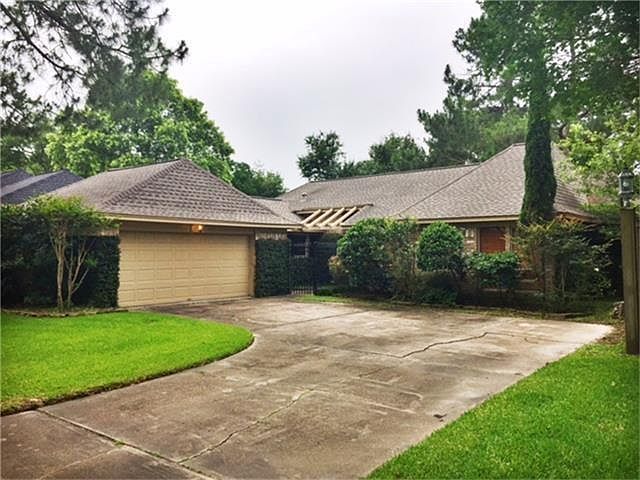 1st image of 20231 Warrington Dr