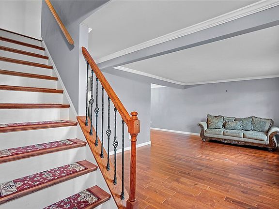 4th image of 2120 Berkshire Dr
